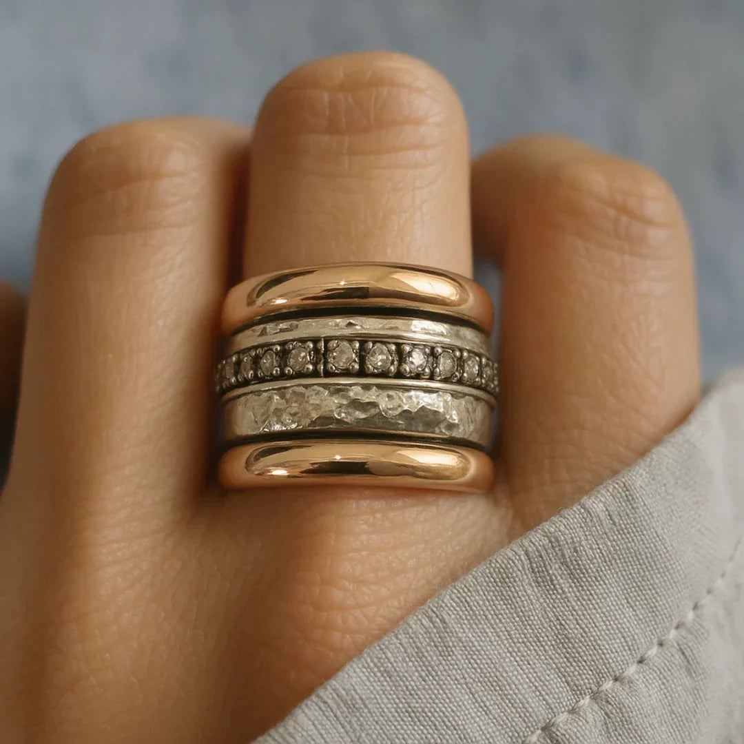 Maellie – Thick Vintage Ring in Gold and Silver