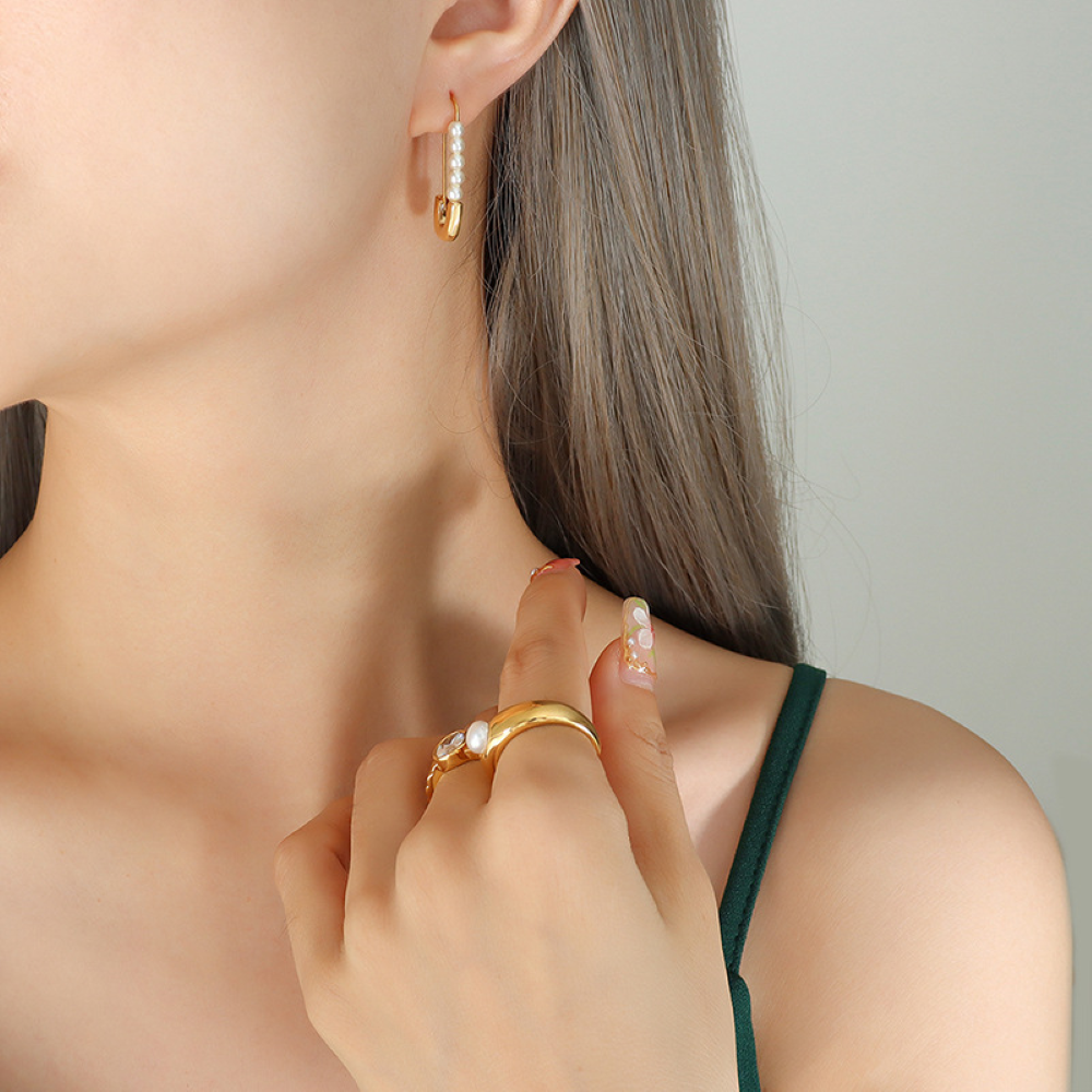 Safety Pin Earrings - Fresh and Delicate Pearl Earrings