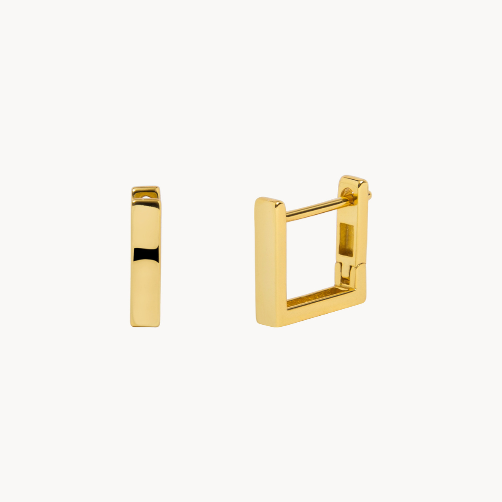 Women’s Square Ear Studs Featuring a Simple Geometric Design