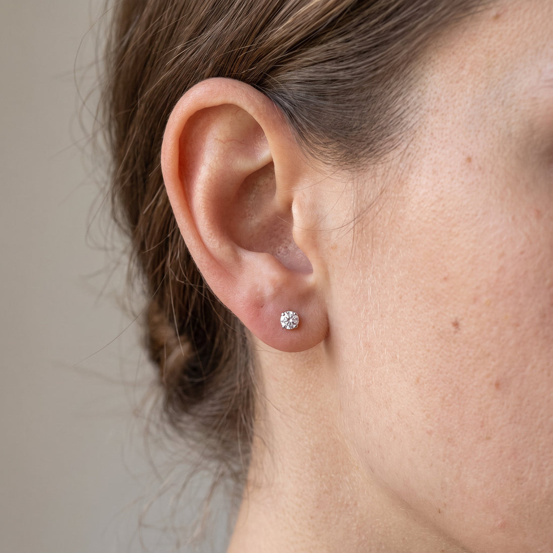 Flat screwless earrings 2 mm with CZ