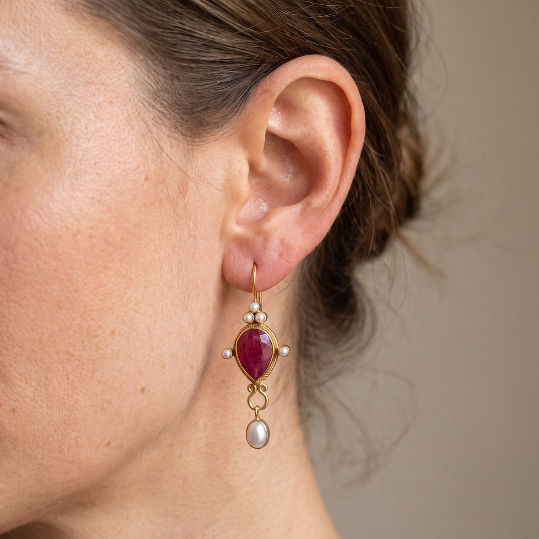 Soline – Refined earrings with pearl and ruby