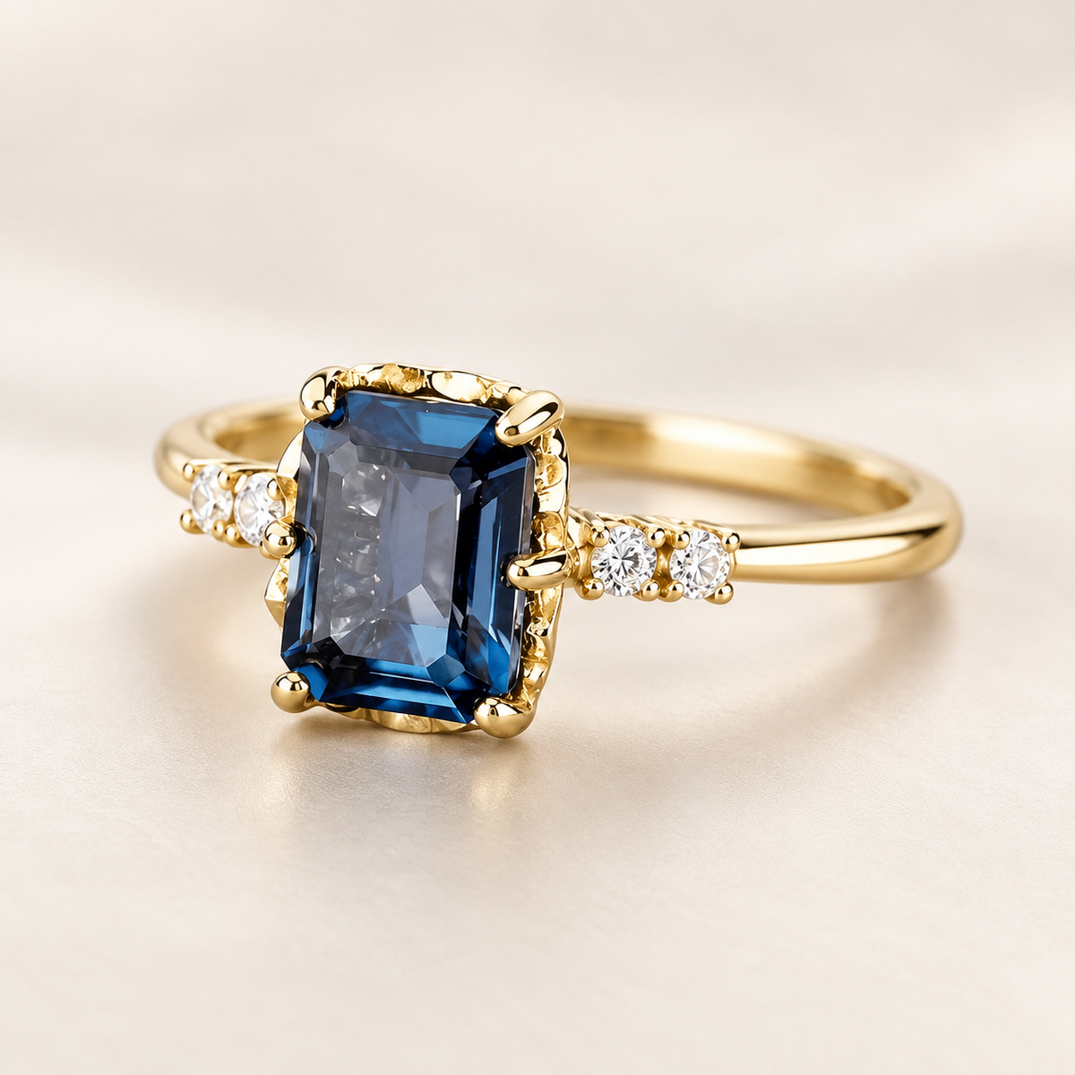 Sza – Vintage Ring with Blue Accent