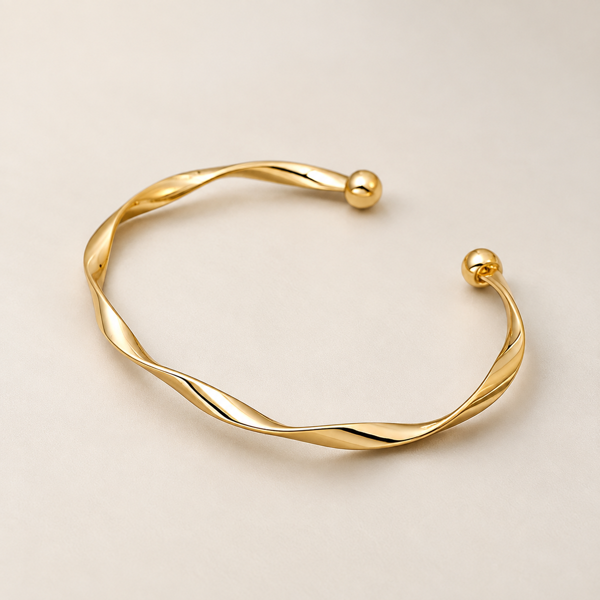 Lara – Elegance Gold Bracelet