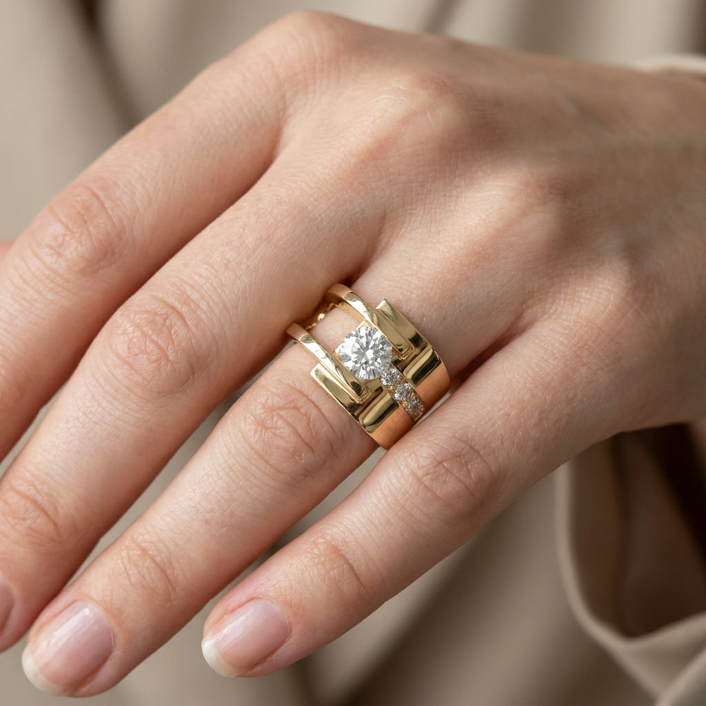 Lyra – Vintage Ring with Irregular Design