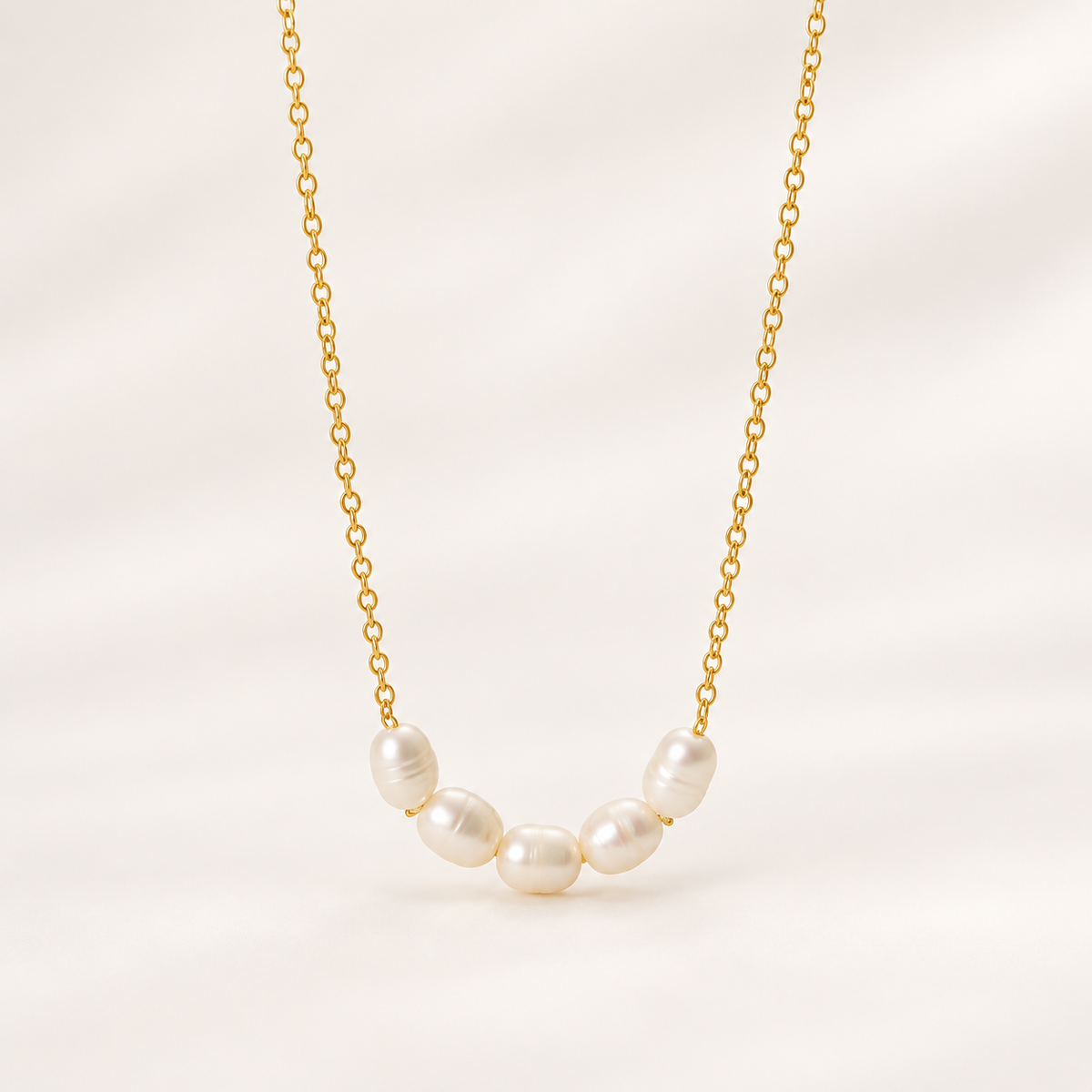 Elle – Elegant Pearl Necklace