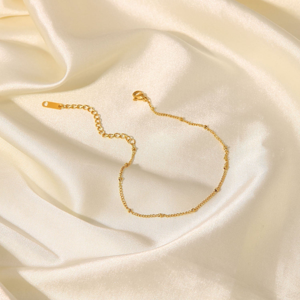 Wren – Stylish gold-tone ankle chain
