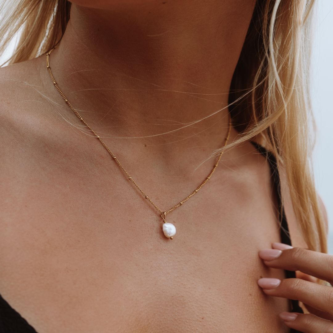 Marinelle – Timeless pendant with freshwater pearl