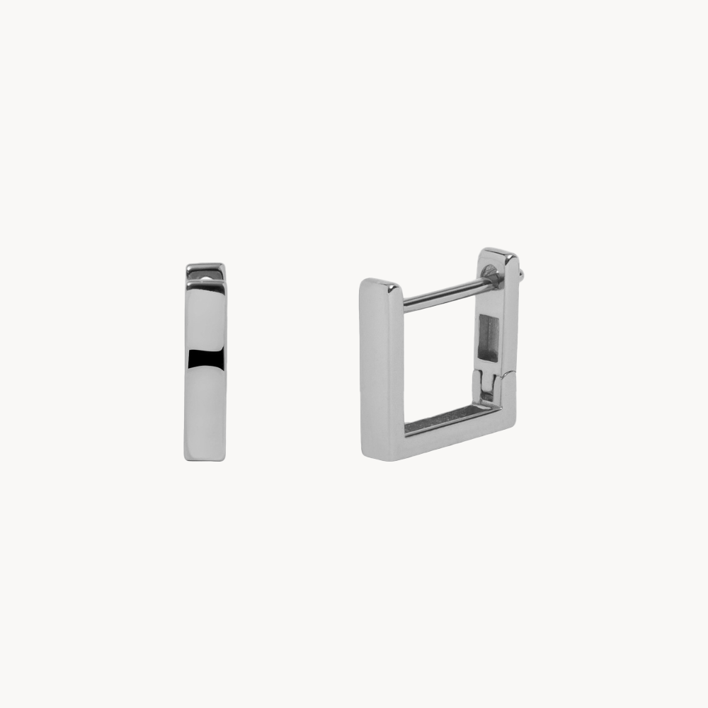 Women’s Square Ear Studs Featuring a Simple Geometric Design