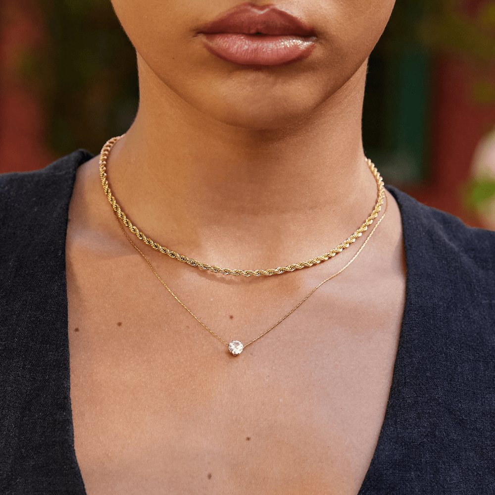 Amaris – Gold necklace with elegant round crystal