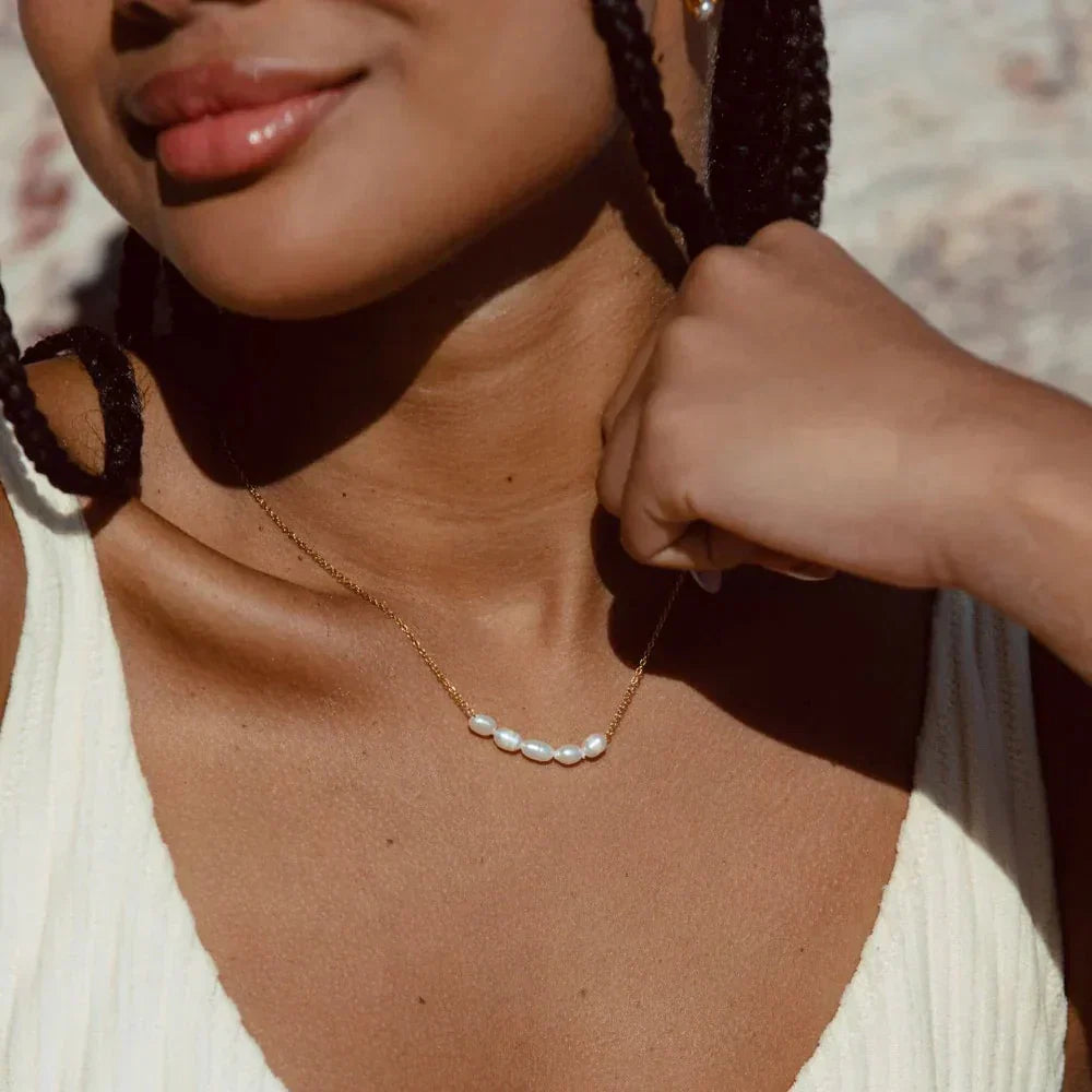 Elle – Elegant Pearl Necklace