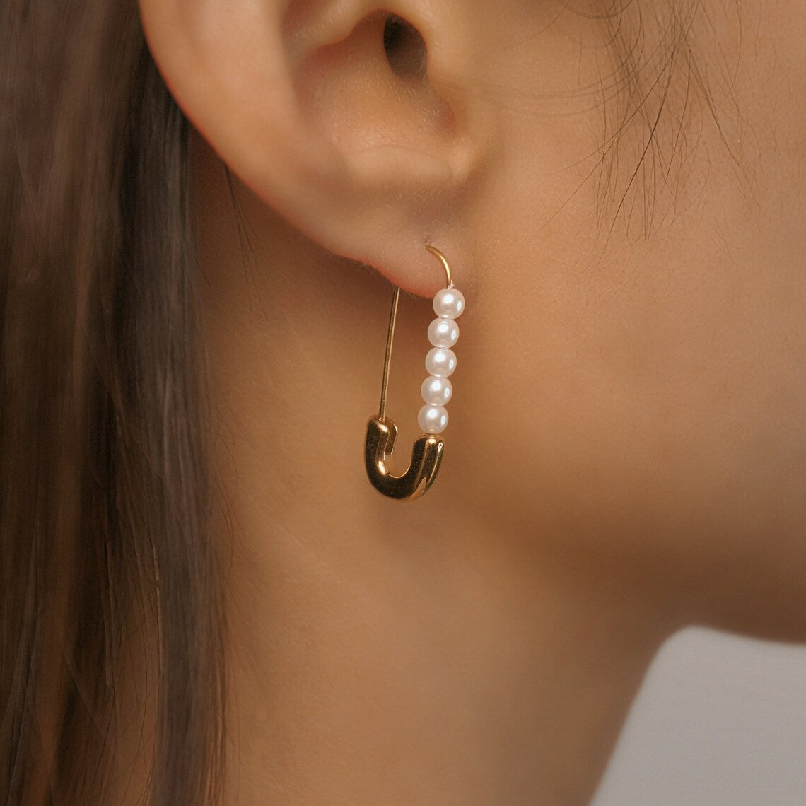 Safety Pin Earrings - Fresh and Delicate Pearl Earrings